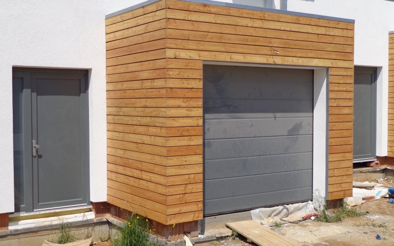 Dřevěný obklad garáže