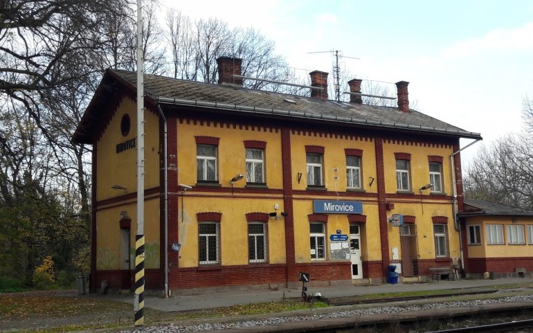 nádraží Mirovice - původní stav střechy