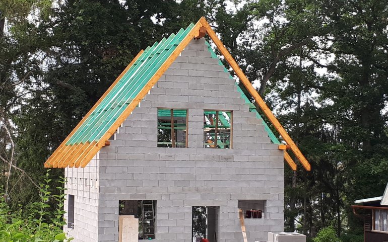 Nová střecha - chata Hracholusky