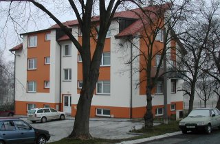 Střechy bytových domů - Tymákov u Plzně