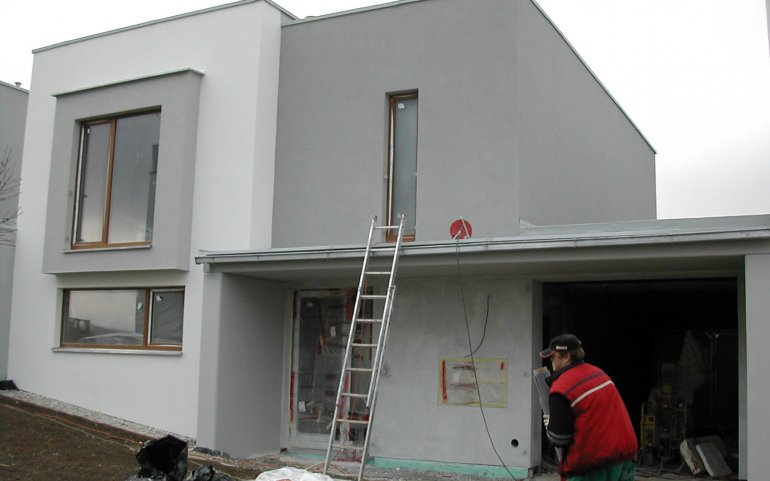 Střechy řadových rodinných domů v Plzni - Černicích